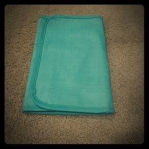 Thirty One Fold n Go Island Damask